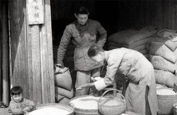 民国时期一根金条<strong></p>
<p>民国法币购买力</strong>，相当于如今多少人民币？你知道吗？