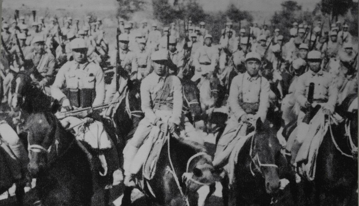他是八路军115师参谋长<strong></p>
<p>三万法币</strong>，却携带三万元军费失踪，不失踪至少上将