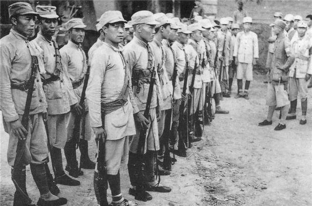 他是八路军115师参谋长<strong></p>
<p>三万法币</strong>，却携带三万元军费失踪，不失踪至少上将