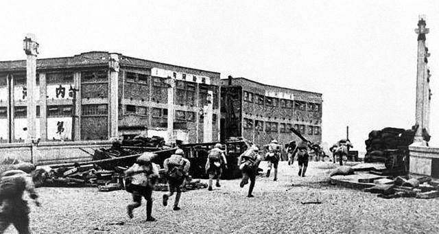 解放战争时期<strong></p>
<p>三万法币</strong>，上海战役为何难打？看看华野都有哪些困难？