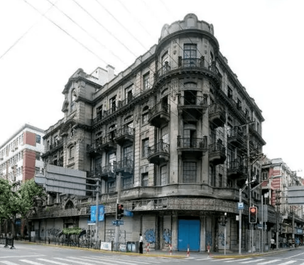 起起落落<strong></p>
<p>三万法币</strong>，宛若梦一场……昔时上海信托公司那些糟心事