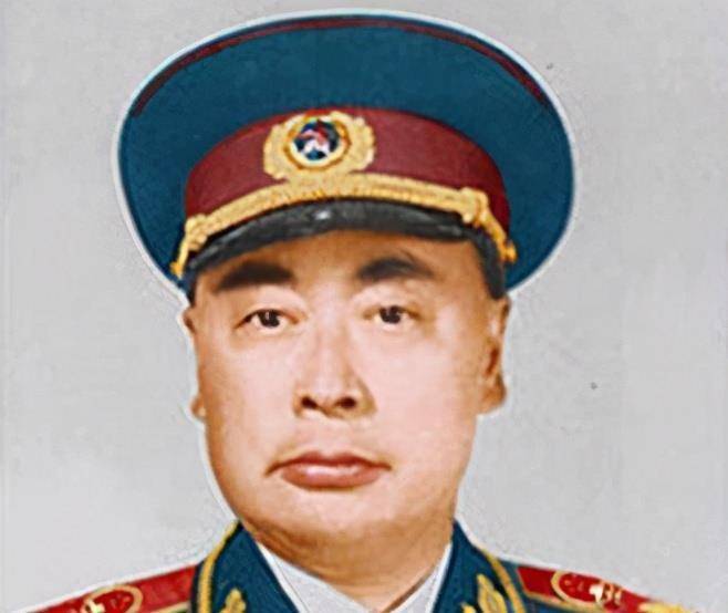 富得流油的新四军<strong></p>
<p>三万法币</strong>，张云逸把师部建在南京城下，叶飞一路杀到上海