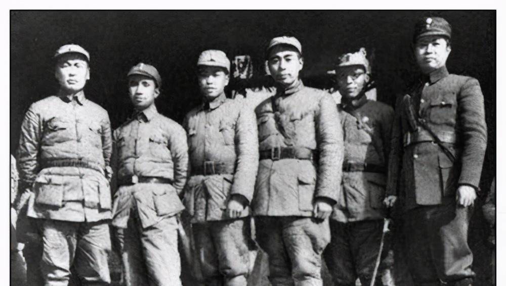 富得流油的新四军<strong></p>
<p>三万法币</strong>，张云逸把师部建在南京城下，叶飞一路杀到上海