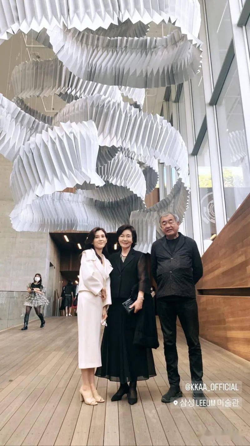 52岁三星大公主难得公开亮相<strong></p>
<p>币友网</strong>，活力回春眼睛笑弯，这状态太羡慕了……