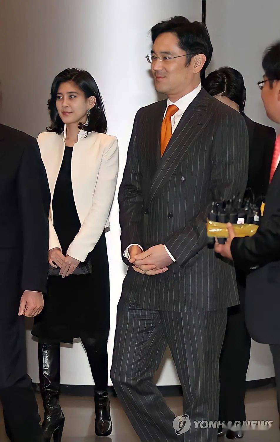 52岁三星大公主难得公开亮相<strong></p>
<p>币友网</strong>，活力回春眼睛笑弯，这状态太羡慕了……