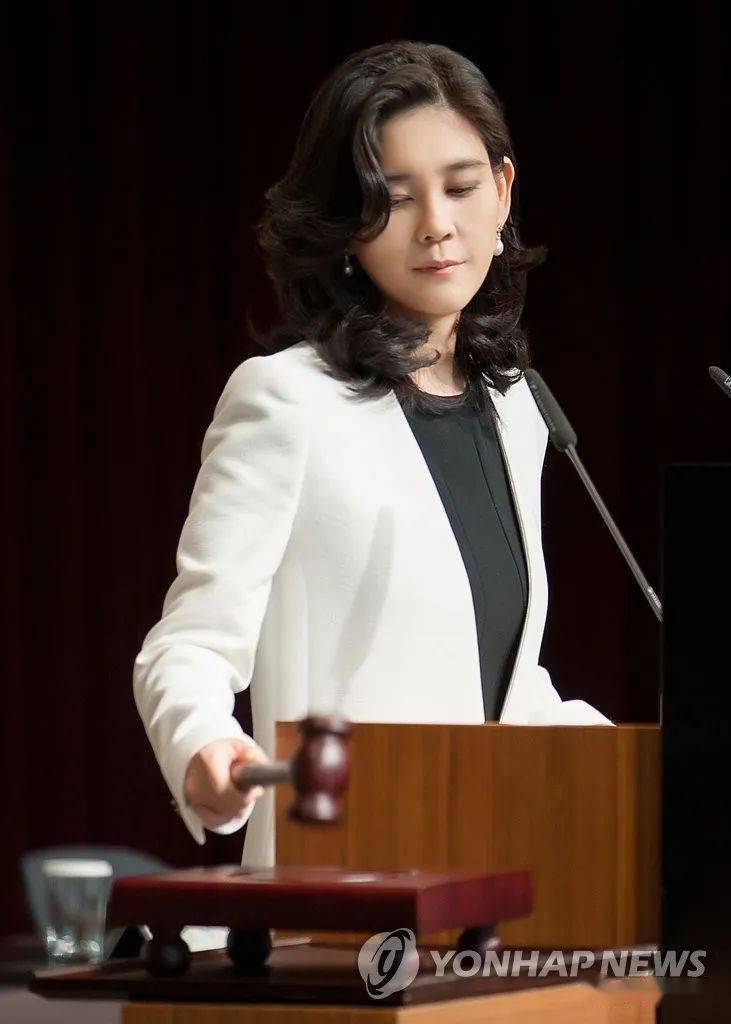52岁三星大公主难得公开亮相<strong></p>
<p>币友网</strong>，活力回春眼睛笑弯，这状态太羡慕了……