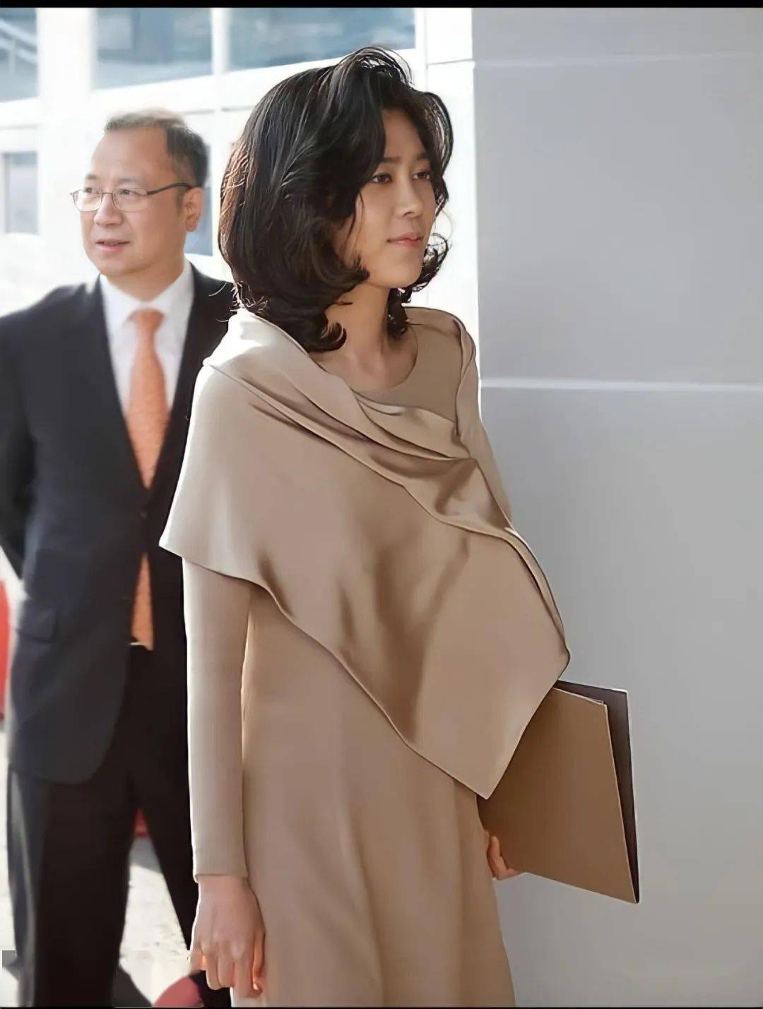 52岁三星大公主难得公开亮相<strong></p>
<p>币友网</strong>，活力回春眼睛笑弯，这状态太羡慕了……
