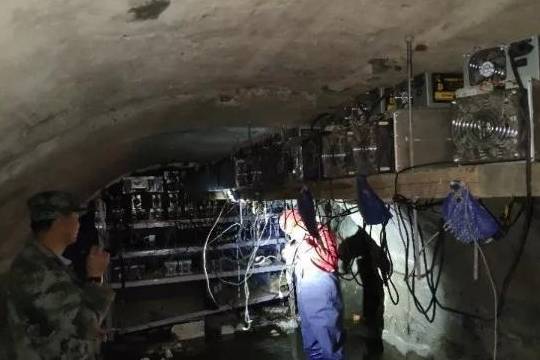 废弃防空洞<strong></p>
<p>挖矿机</strong>，“电耗子”深藏55台矿机盗电“挖矿”