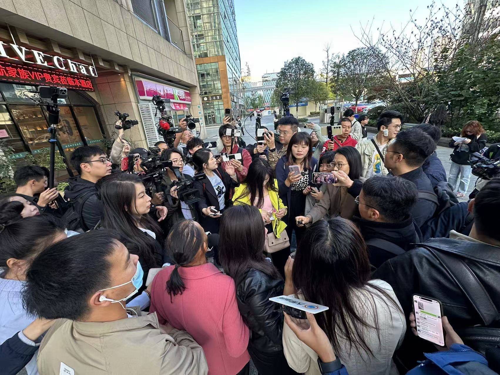 死刑！余华英拐卖儿童案重审宣判<strong></p>
<p>股票与基金</strong>，其当庭表示上诉