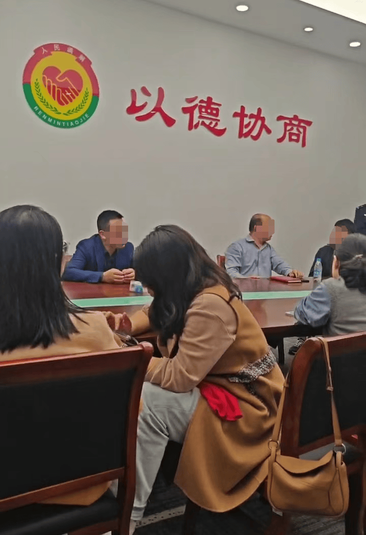 苏州知名艺术培训机构宣布破产<strong></p>
<p>股票行情走势图</strong>，老板下跪称“绝不跑路”，事发前安排活动消耗课时费