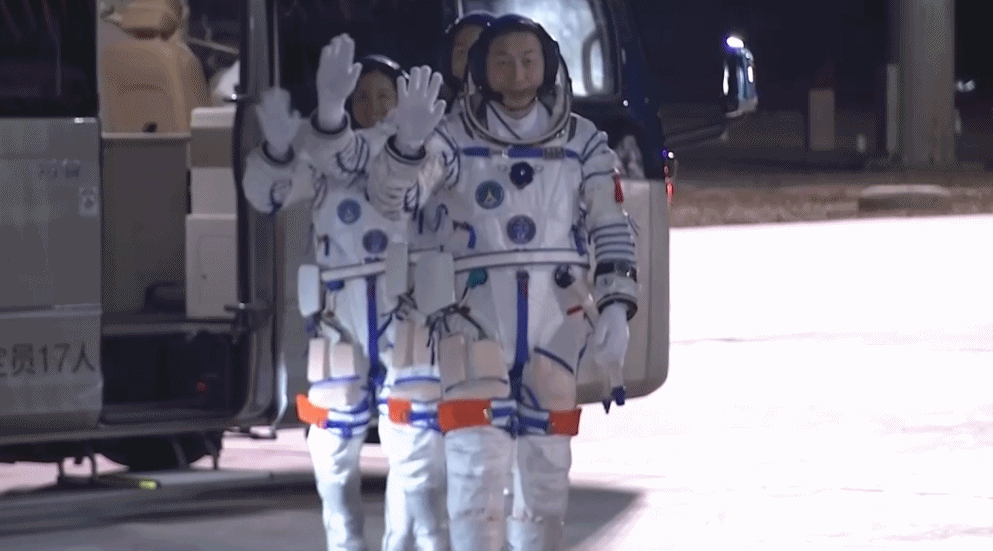 “90后”初上太空<strong></p>
<p>苏宁电器股票</strong>！见证高燃瞬间 神舟十九号发射精华浓缩版→