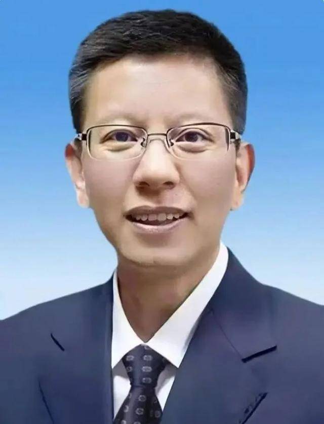 卸任市委书记3天后<strong></p>
<p>苹果公司股票</strong>，55岁的他任省政府党组成员！