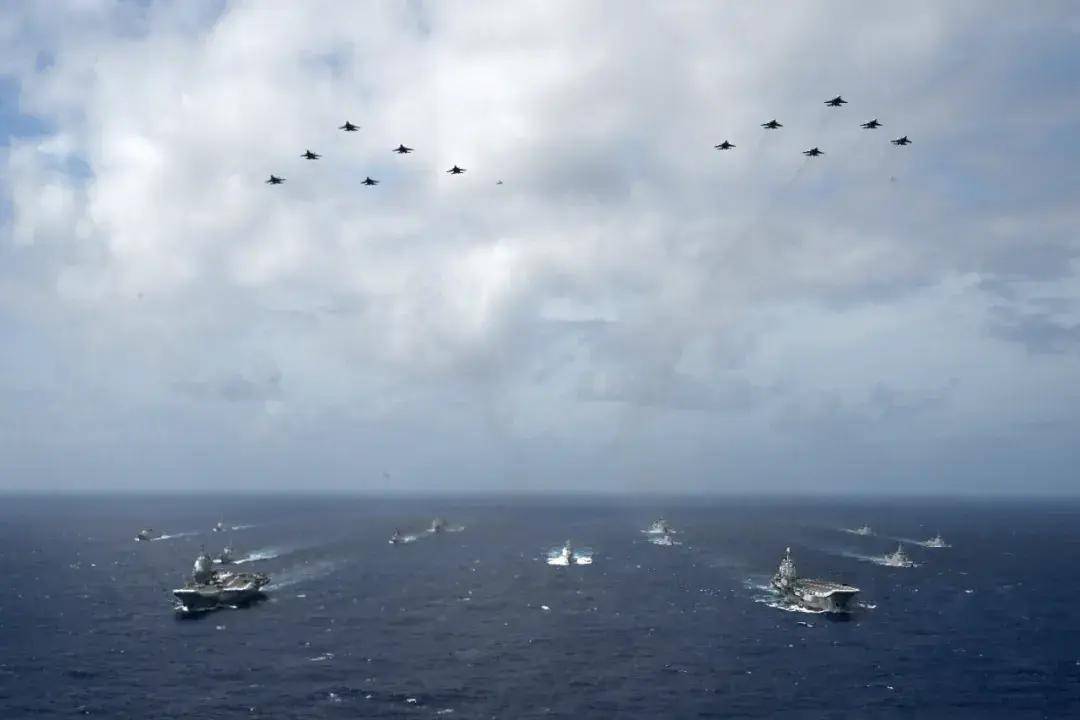 中国首个双航母战斗群横空出世<strong></p>
<p>股票名词</strong>！歼-15B/D居然悄悄装备这么多了？