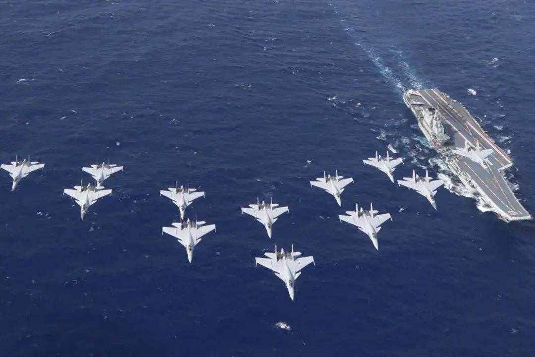中国首个双航母战斗群横空出世<strong></p>
<p>股票名词</strong>！歼-15B/D居然悄悄装备这么多了？