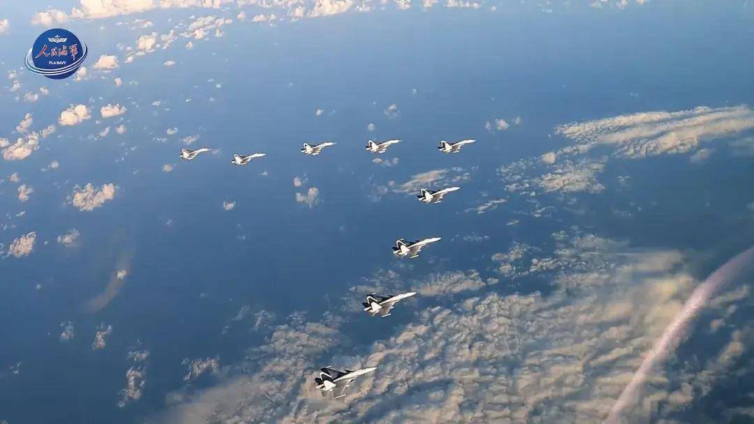 中国首个双航母战斗群横空出世<strong></p>
<p>股票名词</strong>！歼-15B/D居然悄悄装备这么多了？