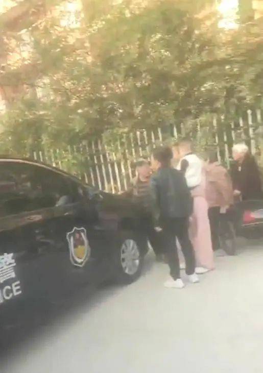 “女子去前夫家探望小孩被杀害<strong></p>
<p>如何买股票新手入门</strong>？”河南警方通报