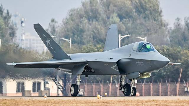 歼-35A正式官宣<strong></p>
<p>股票基本面</strong>，命名格式意味深长：航母新舰载机上舰指日可待？