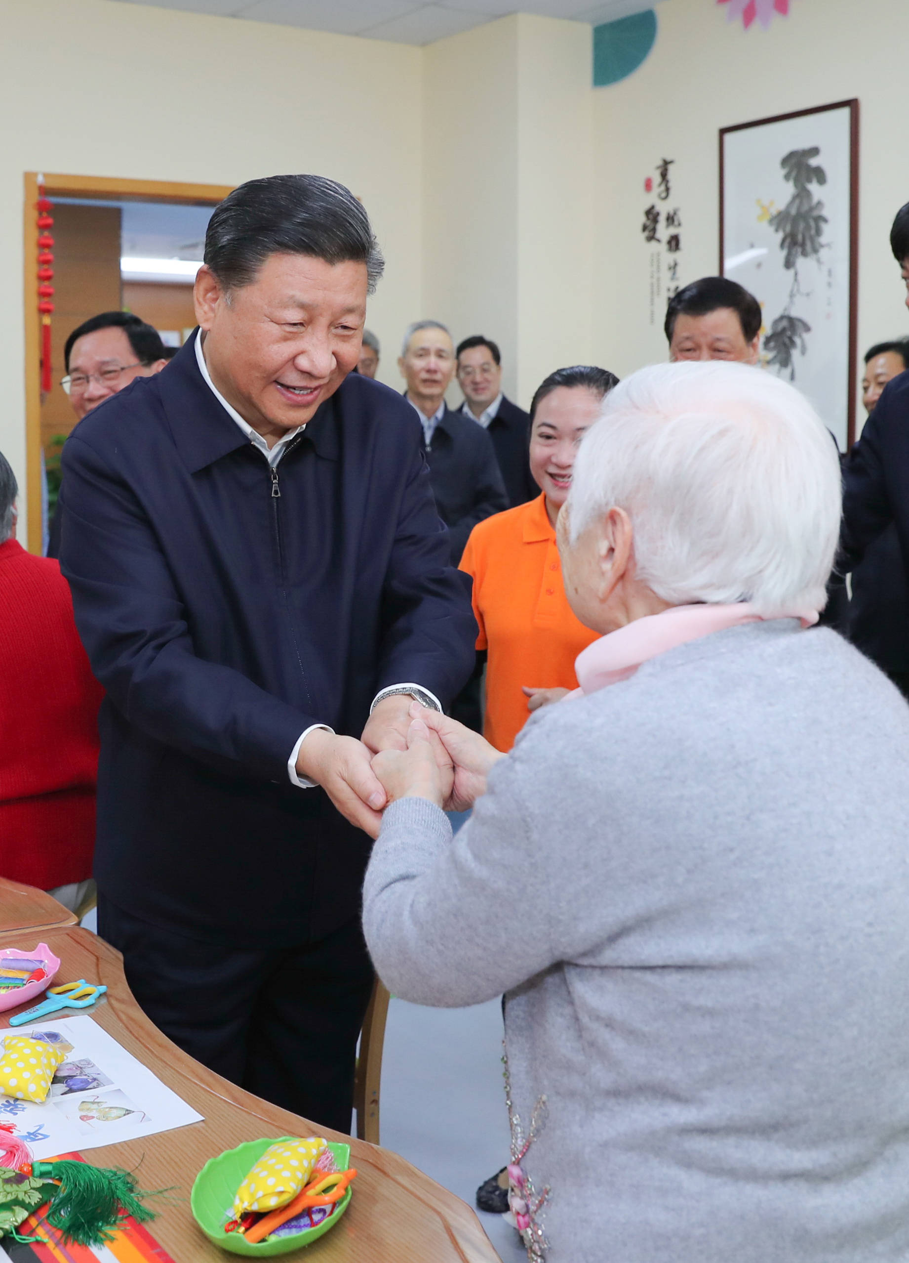 一见·握手的瞬间<strong></p>
<p>低价股票</strong>，不变的情怀
