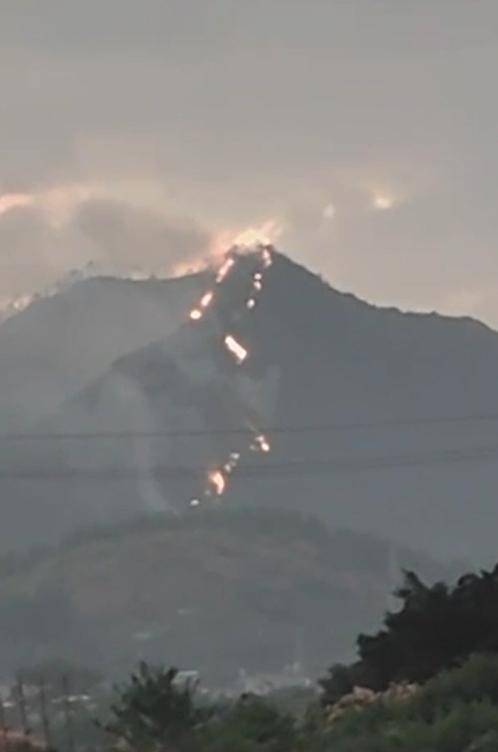广西博白突发山火<strong></p>
<p>NFT</strong>，数公里外县城能看到明火，应急：已扑灭，无人员伤亡和重大财产损失