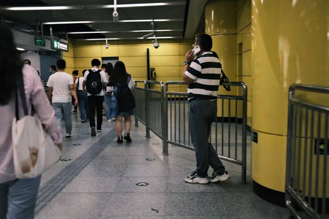 “地铁换乘路线比我的命还长”<strong></p>
<p>周杰伦NFT被盗</strong>，大城市通勤很难不被它逼疯