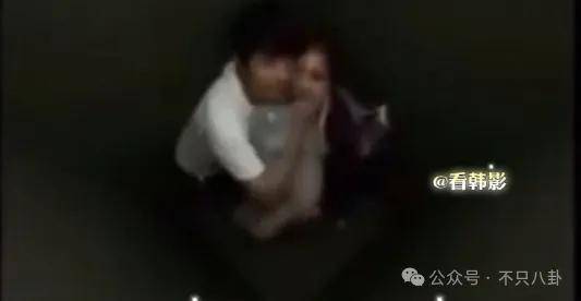 又发现新孩子了<strong></p>
<p>NFT数字藏品</strong>！这位50多岁大叔私生活这么混乱吗？