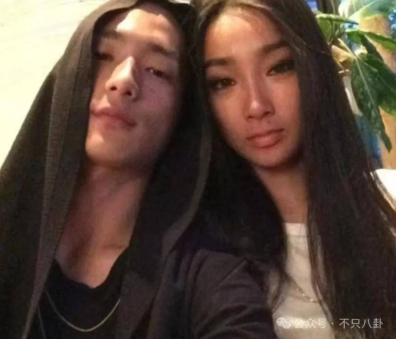 又发现新孩子了<strong></p>
<p>NFT数字藏品</strong>！这位50多岁大叔私生活这么混乱吗？