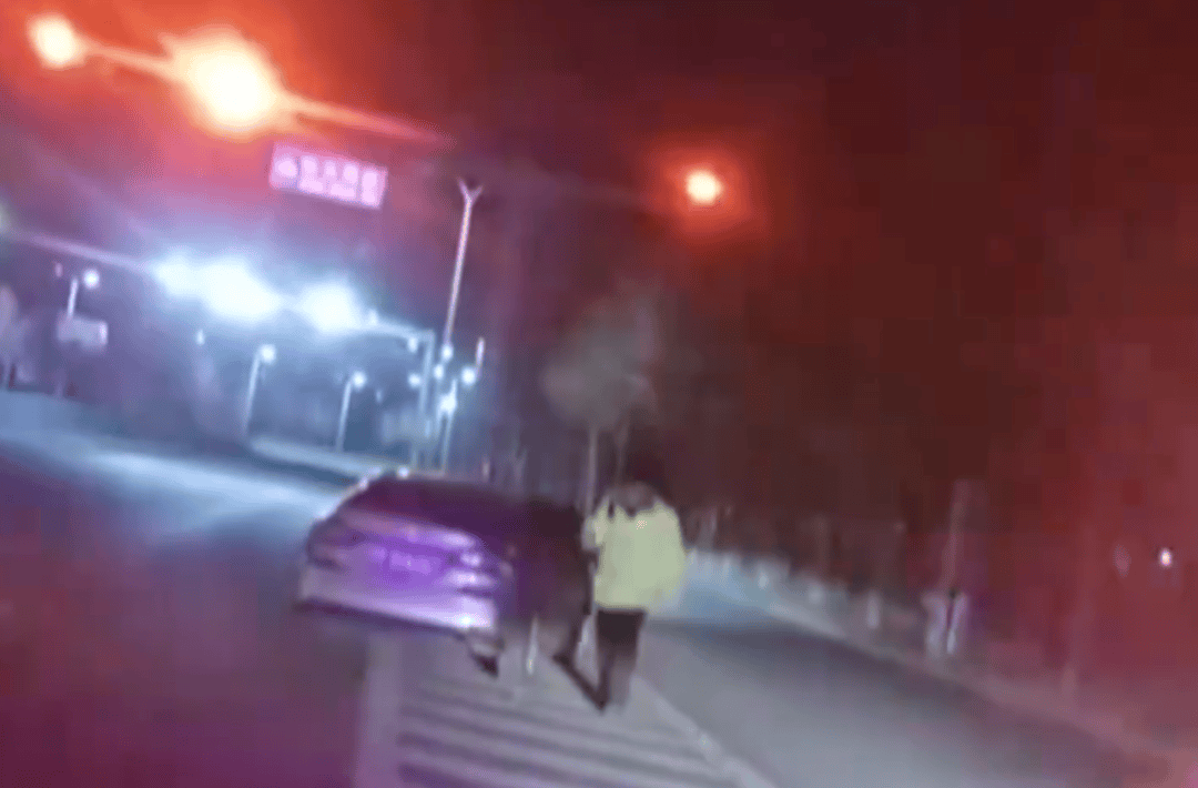 饭碗砸了！通州一职业司机嫌妻子开车慢<strong></p>
<p>BFT</strong>，非要自己来！这下摊上事了……