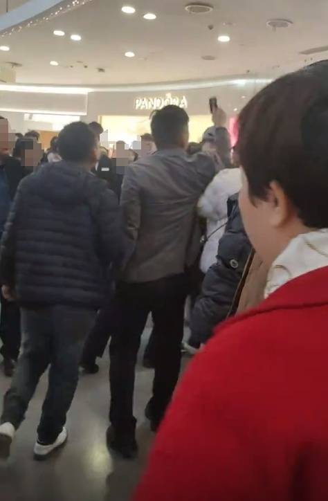 工资被折换成郑州一商场购物卡<strong></p>
<p>OPENSEA</strong>，每月仅一天能使用，律师：以购物卡支付工资或涉嫌违法