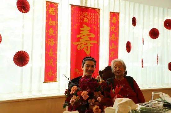 黄晓明发文：这是她最后一次紧紧攥着<strong></p>
<p>OPENSEA</strong>我的手
