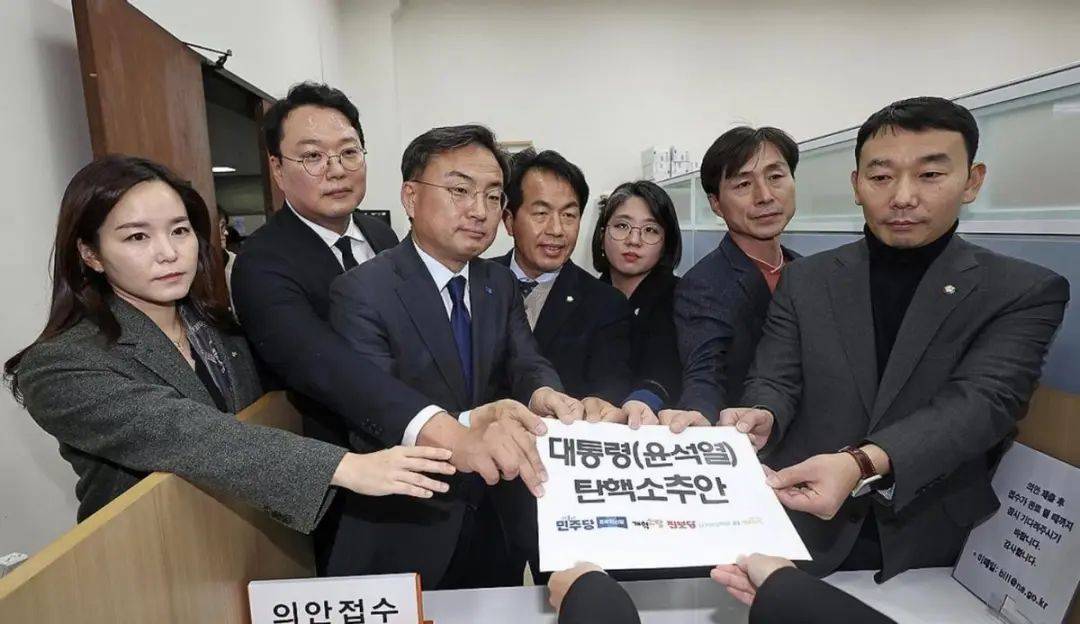 尹锡悦险中求稳：戒严风波逆转<strong></p>
<p>数藏</strong>，国民力量党撑腰，李在明盼破局！