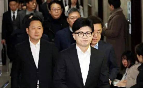 尹锡悦险中求稳：戒严风波逆转<strong></p>
<p>数藏</strong>，国民力量党撑腰，李在明盼破局！