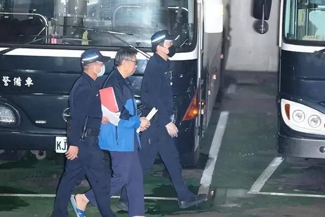 柯文哲被爆8张巨额支票遭查获<strong></p>
<p>牛藏</strong>，涉案金额达上亿元新台币