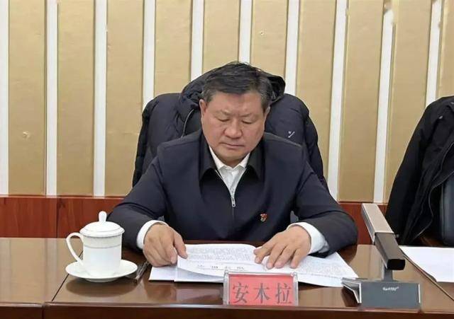 酒后失德失范的他<strong></p>
<p>牛藏</strong>，被逮捕