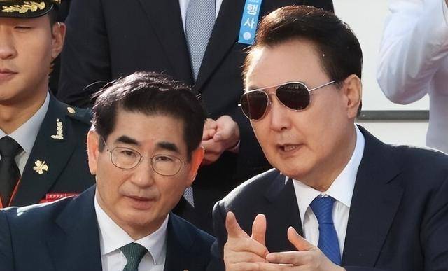 弹劾尹锡悦不成改逮捕<strong></p>
<p>百度超级链</strong>，执政党又卡Bug：总统会签字逮捕自己？