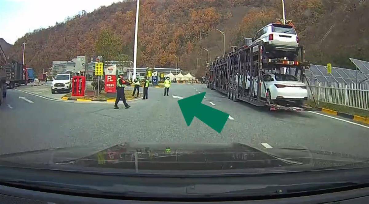 网红博主反映交警在高速上设卡查超速<strong></p>
<p>唯一艺术平台</strong>，质疑其滥用职权，汉中警方回应