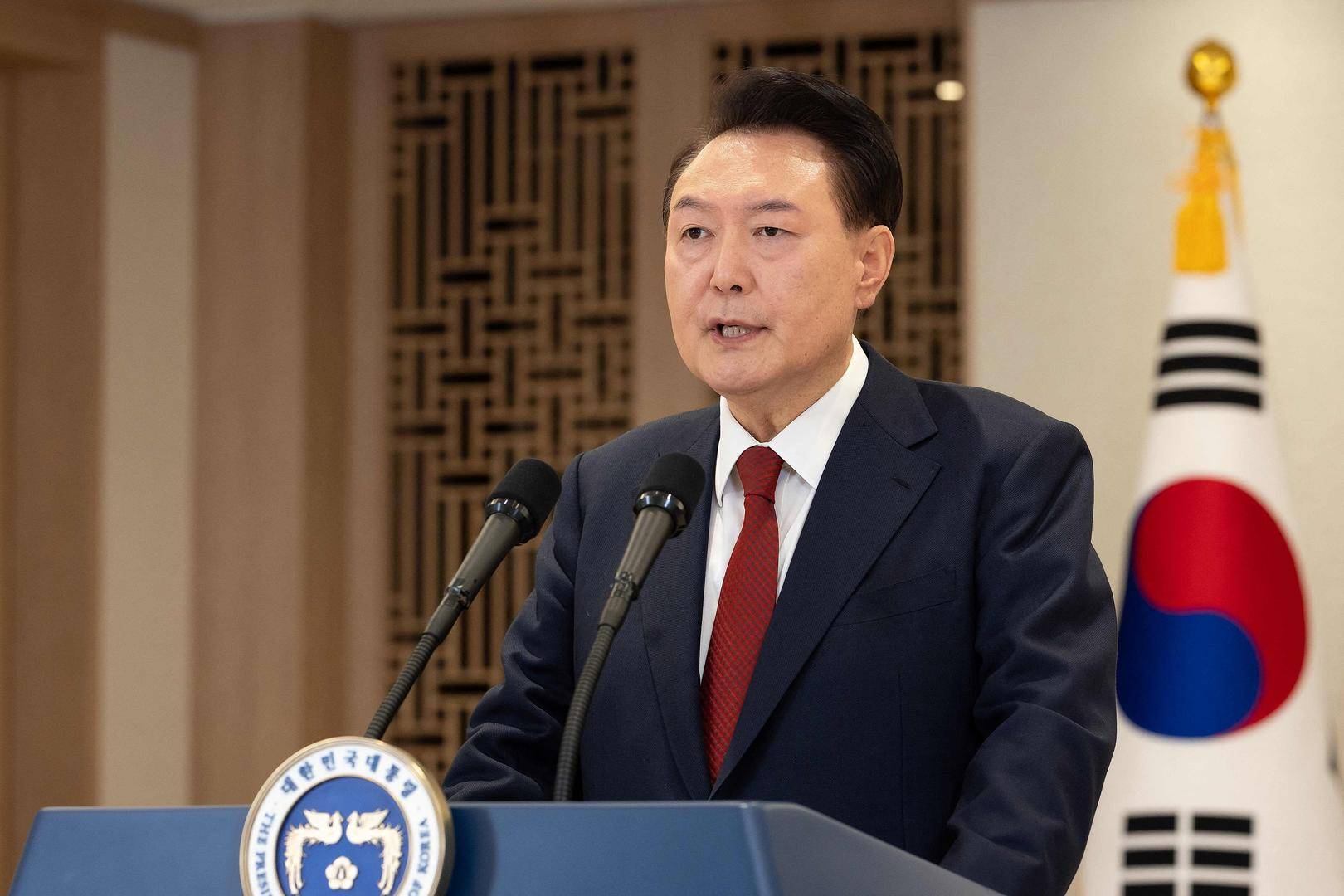 突然主张弹劾总统的韩国执政党党首：曾获尹锡悦多次提拔<strong></p>
<p>唯一艺术平台</strong>，后因第一夫人惹怒“亲尹派”