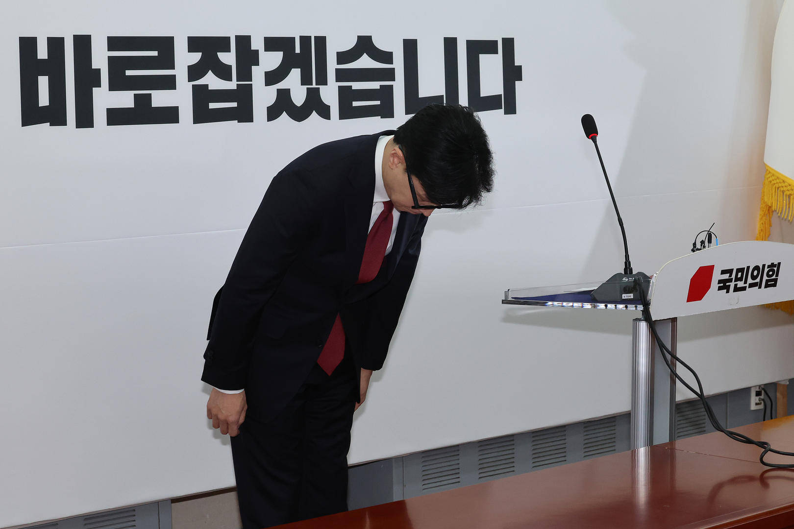 突然主张弹劾总统的韩国执政党党首：曾获尹锡悦多次提拔<strong></p>
<p>唯一艺术平台</strong>，后因第一夫人惹怒“亲尹派”