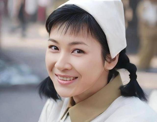 富商周旭辉<strong></p>
<p>十八数藏</strong>，44岁娶小12岁女星童蕾，获刑3年后，妻女过得如何？