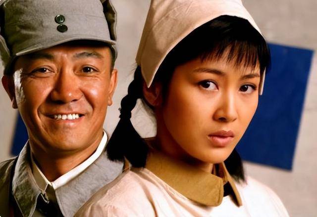 富商周旭辉<strong></p>
<p>十八数藏</strong>，44岁娶小12岁女星童蕾，获刑3年后，妻女过得如何？