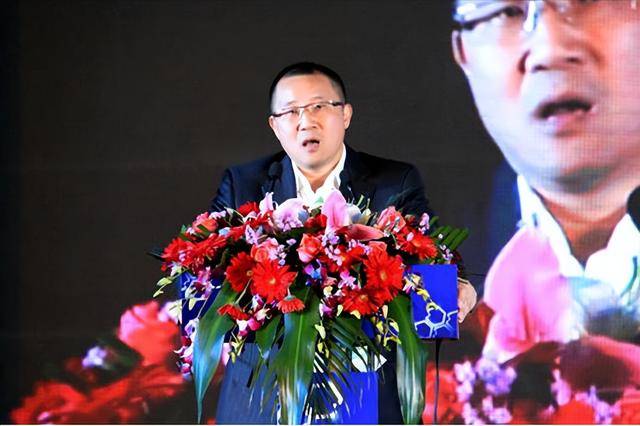 富商周旭辉<strong></p>
<p>十八数藏</strong>，44岁娶小12岁女星童蕾，获刑3年后，妻女过得如何？