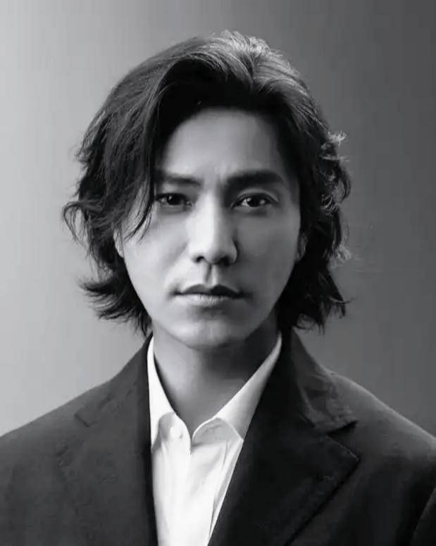 陈坤的儿子已成年<strong></p>
<p>物联网</strong>，容貌开始显现母亲的基因，像谁可以认得出吗？