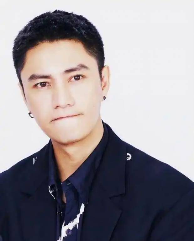 陈坤的儿子已成年<strong></p>
<p>物联网</strong>，容貌开始显现母亲的基因，像谁可以认得出吗？