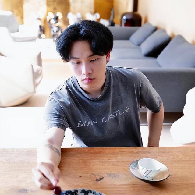 陈坤的儿子已成年<strong></p>
<p>物联网</strong>，容貌开始显现母亲的基因，像谁可以认得出吗？