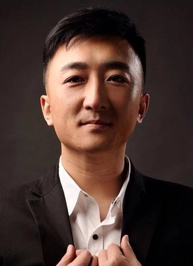 他是知名演员<strong></p>
<p>物联网</strong>，40岁二胎得女，41岁突然离世将悲痛留给妻子与儿女