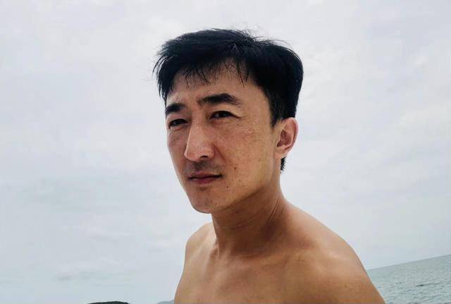 他是知名演员<strong></p>
<p>物联网</strong>，40岁二胎得女，41岁突然离世将悲痛留给妻子与儿女