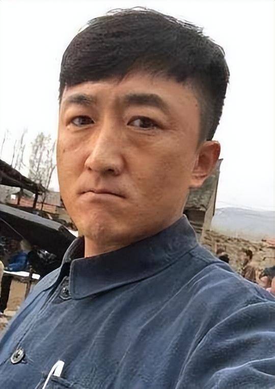 他是知名演员<strong></p>
<p>物联网</strong>，40岁二胎得女，41岁突然离世将悲痛留给妻子与儿女