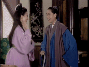 曝61岁叶童香港行生图<strong></p>
<p>大数据</strong>，身材干瘪脸上画大浓妆，多人追着索要签名
