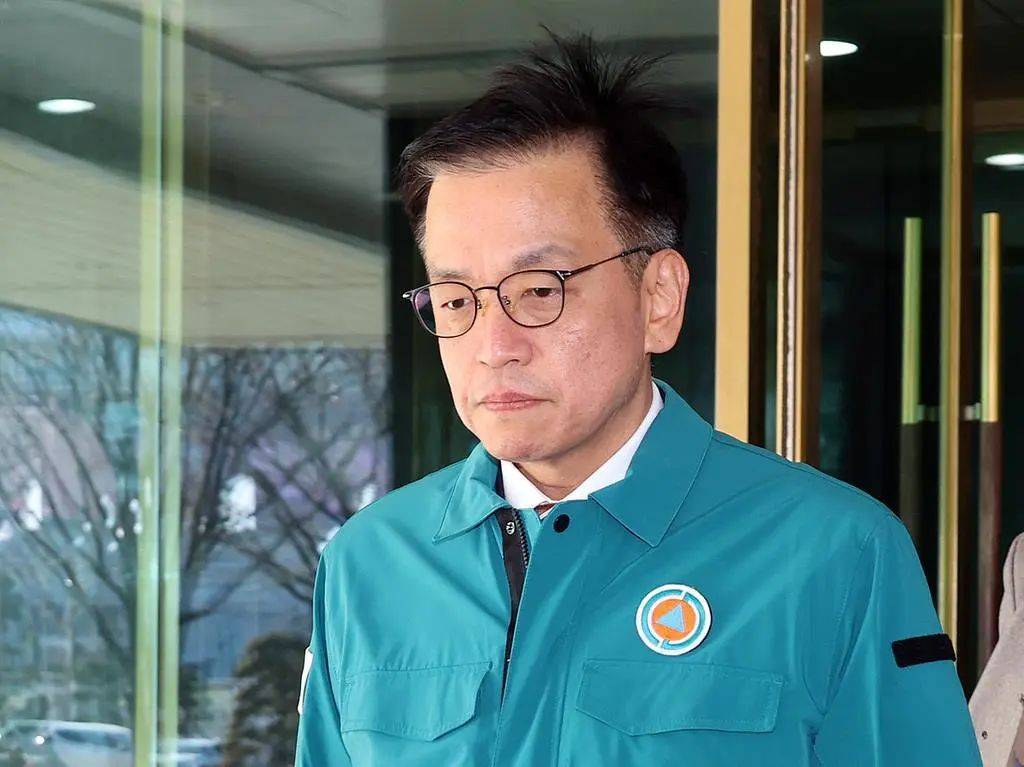 最新消息：黑匣子部分受损！179人遇难<strong></p>
<p>大数据</strong>，有人一家9口都在机上，济州航空CEO鞠躬道歉！航司：事发前已投保10亿美元责任保险赔偿