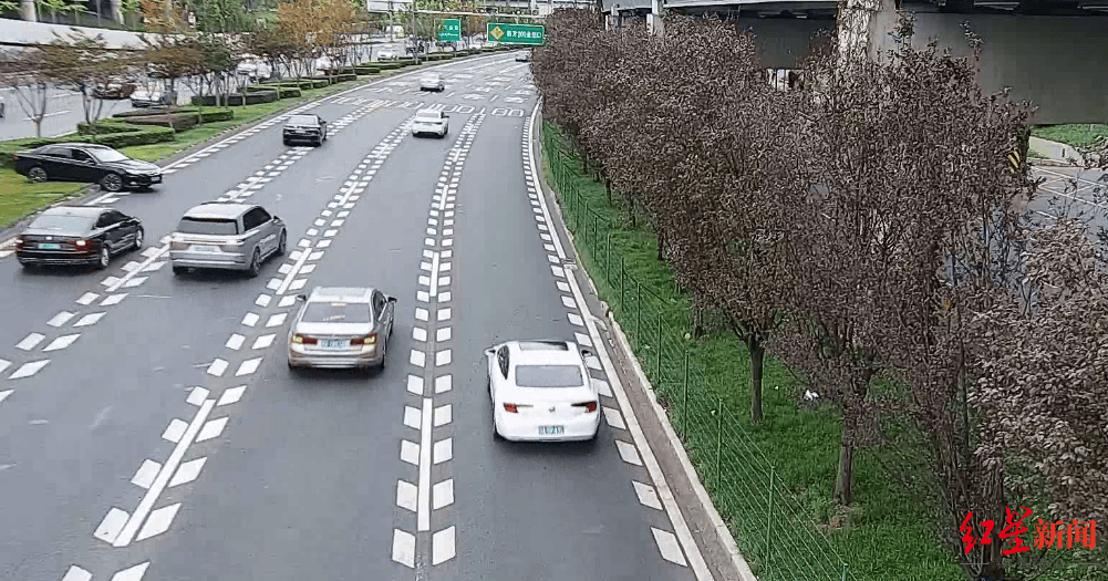 成都三环主路惊现小轿车跨过隔离带掉头<strong></p>
<p>云计算</strong>，原来是司机酒驾走错路……
