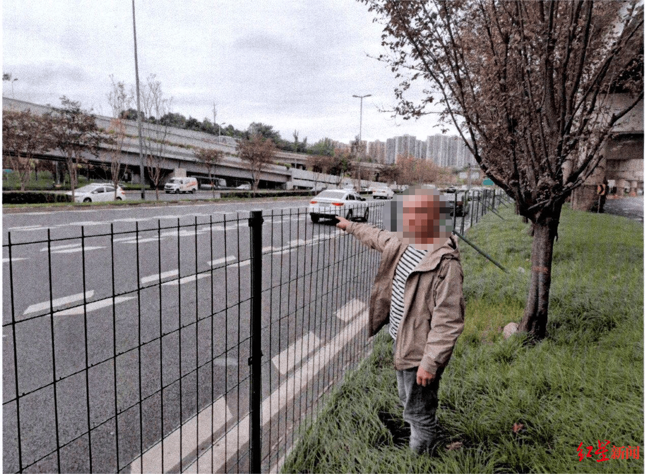 成都三环主路惊现小轿车跨过隔离带掉头<strong></p>
<p>云计算</strong>，原来是司机酒驾走错路……